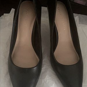 Black leather pumps barely used. Like new.